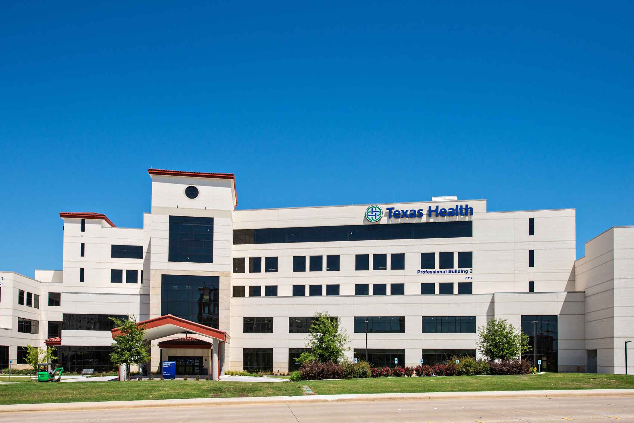 exterior view of a Texas Health medical building entrance