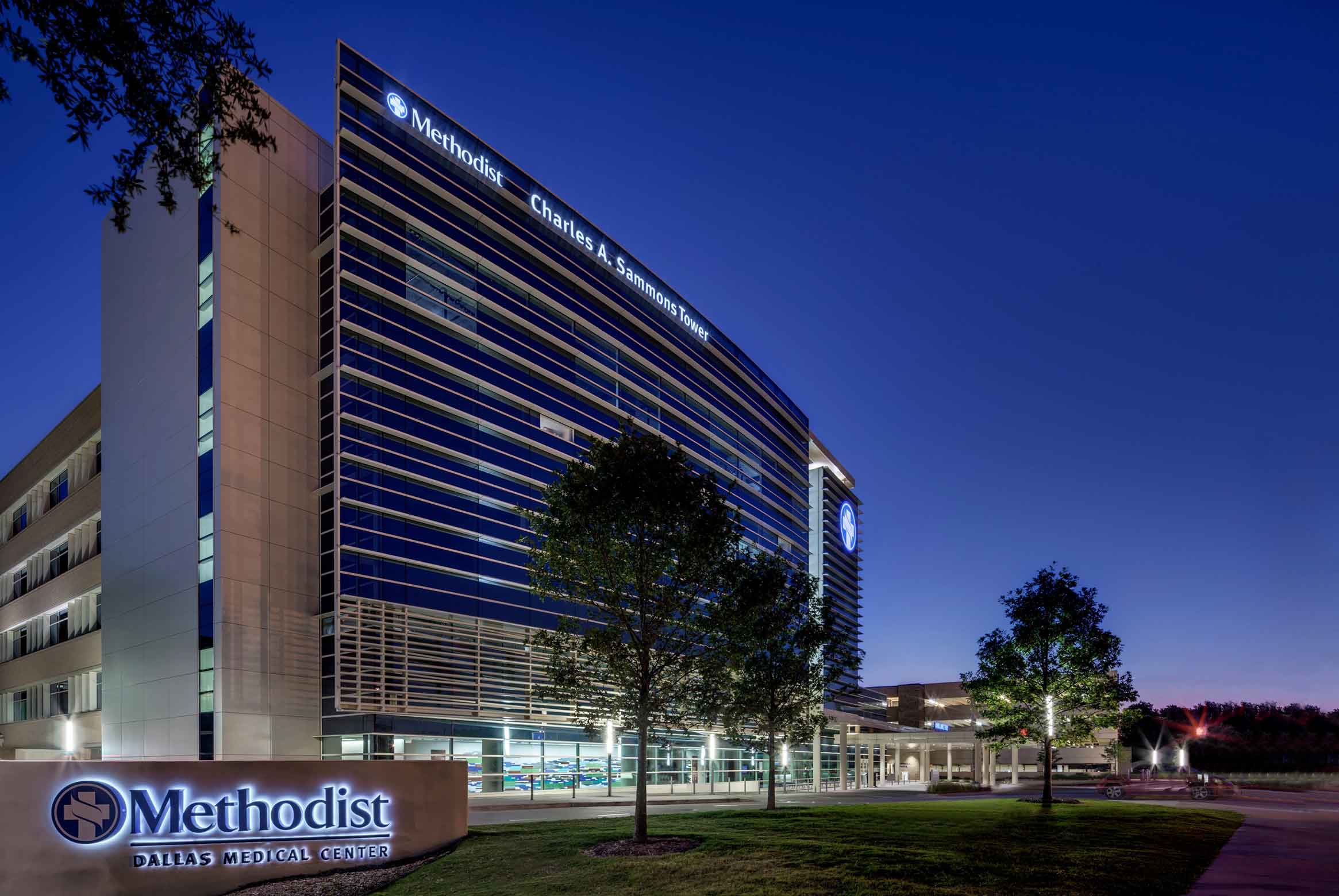 front exterior view of a Methodist medical center in Dallas, Texas